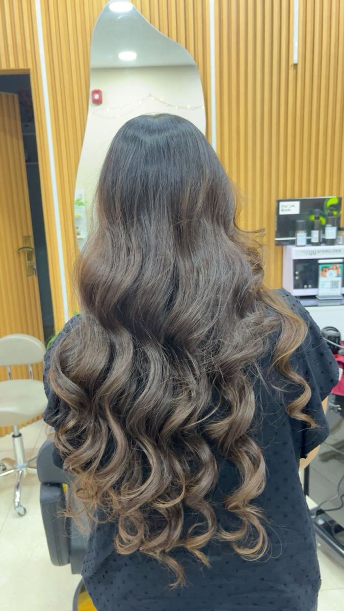 Bouncy curls styling at Cindy Glow ladies salon, Dubai